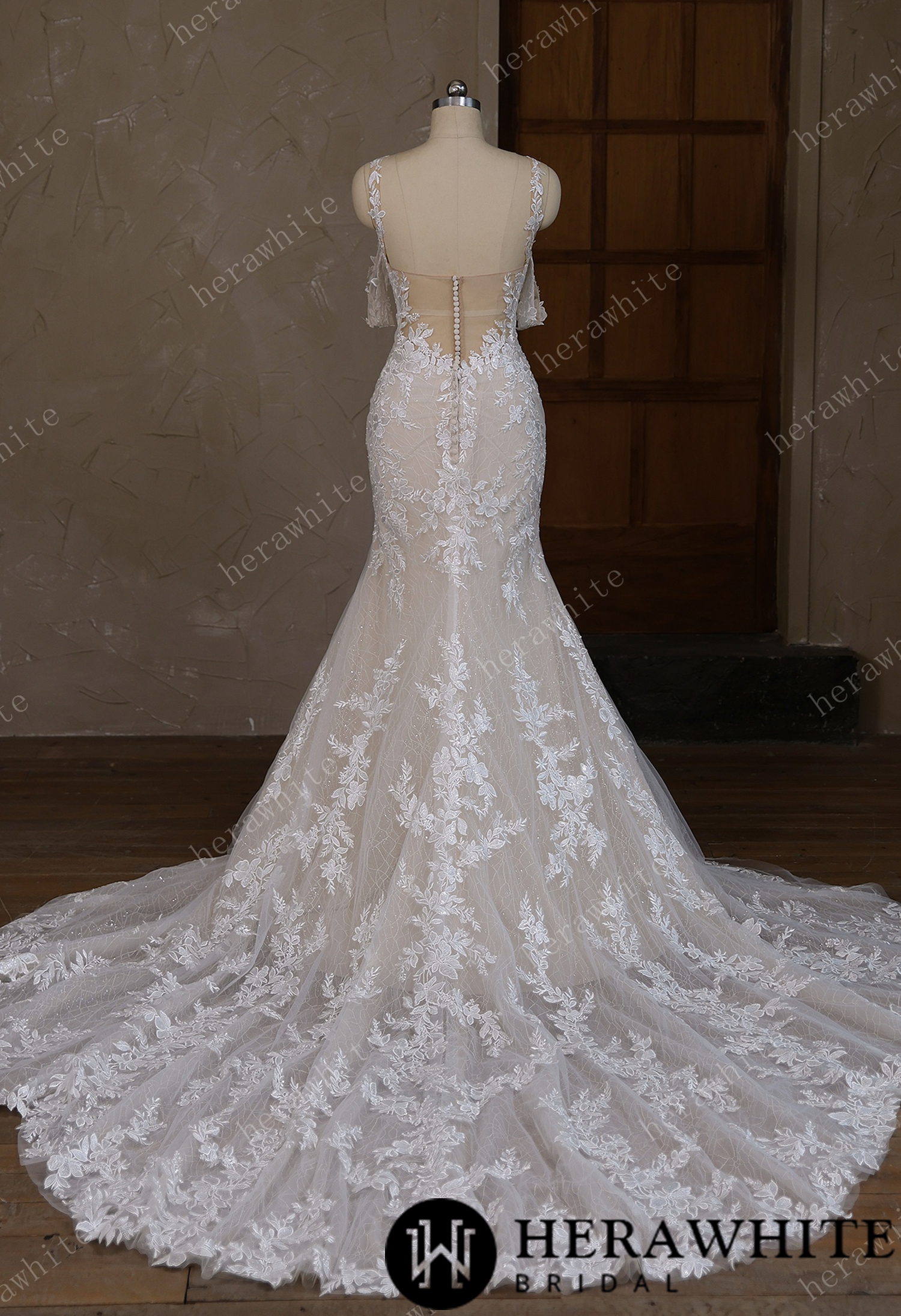 V-Neck Lace Mermaid Wedding Dress With Spaghetti Straps