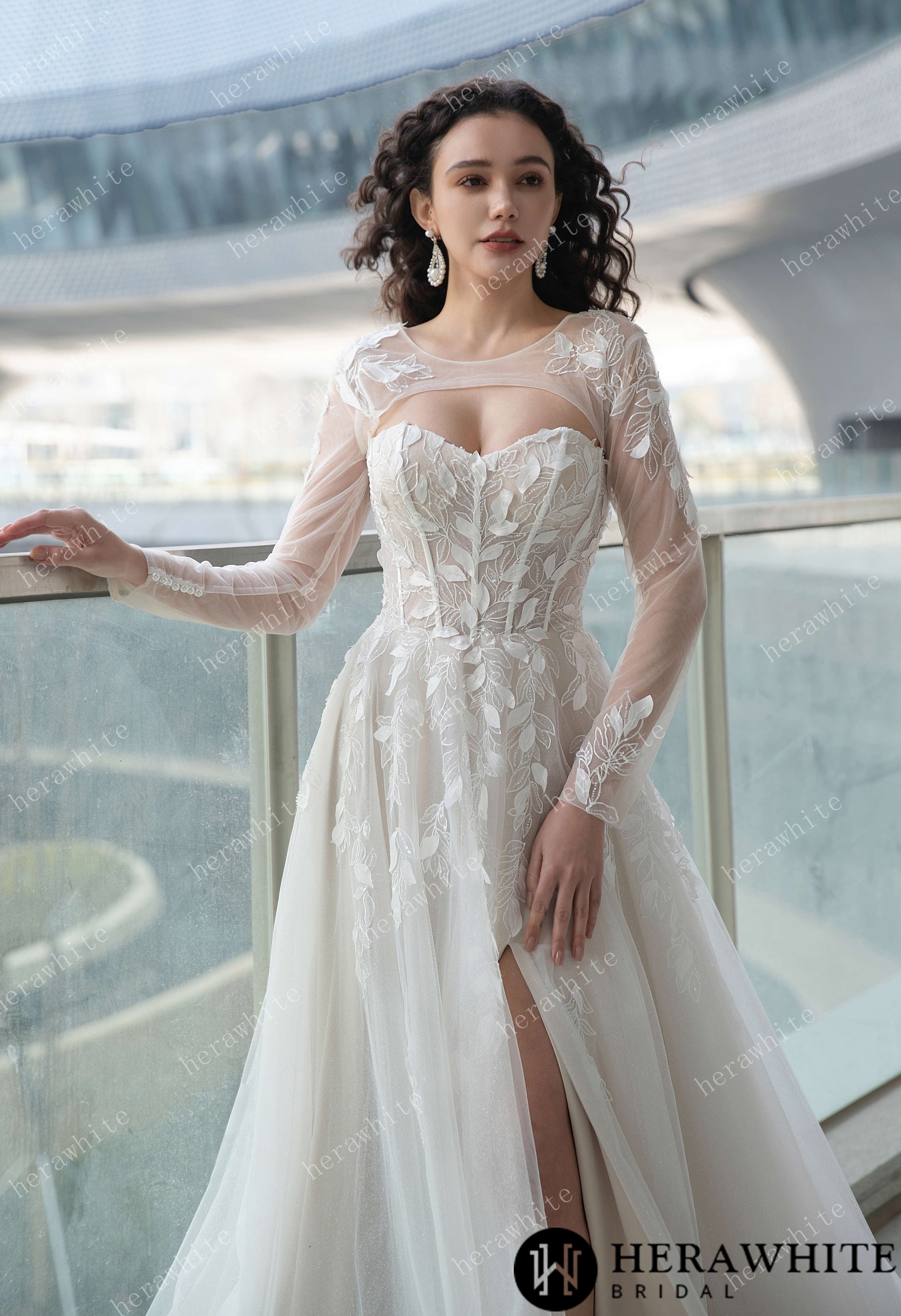 In Stock/ Sweetheart Lace Appliqué Wedding Gown with High-Slit A-Line Skirt