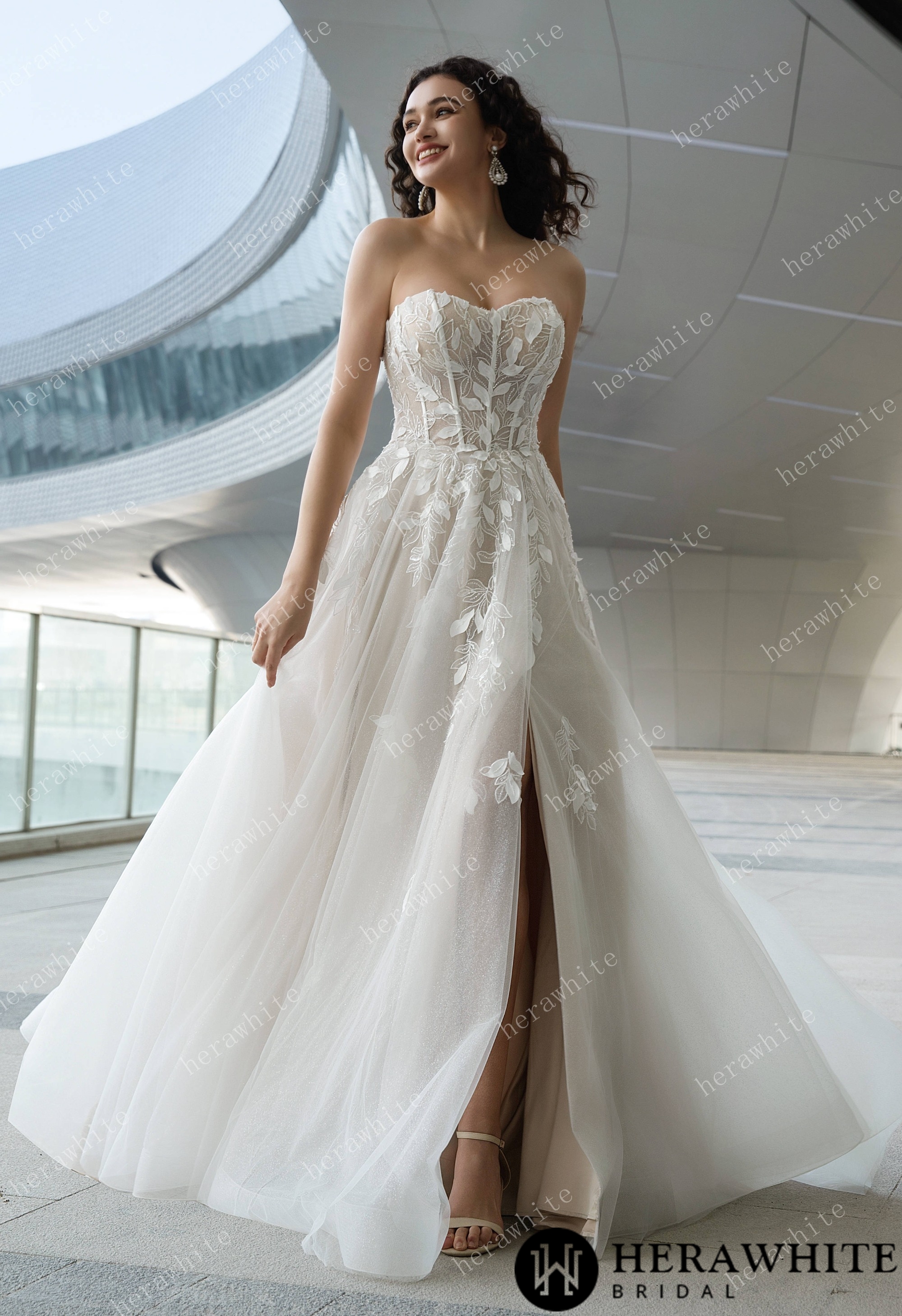 In Stock/ Sweetheart Lace Appliqué Wedding Gown with High-Slit A-Line Skirt