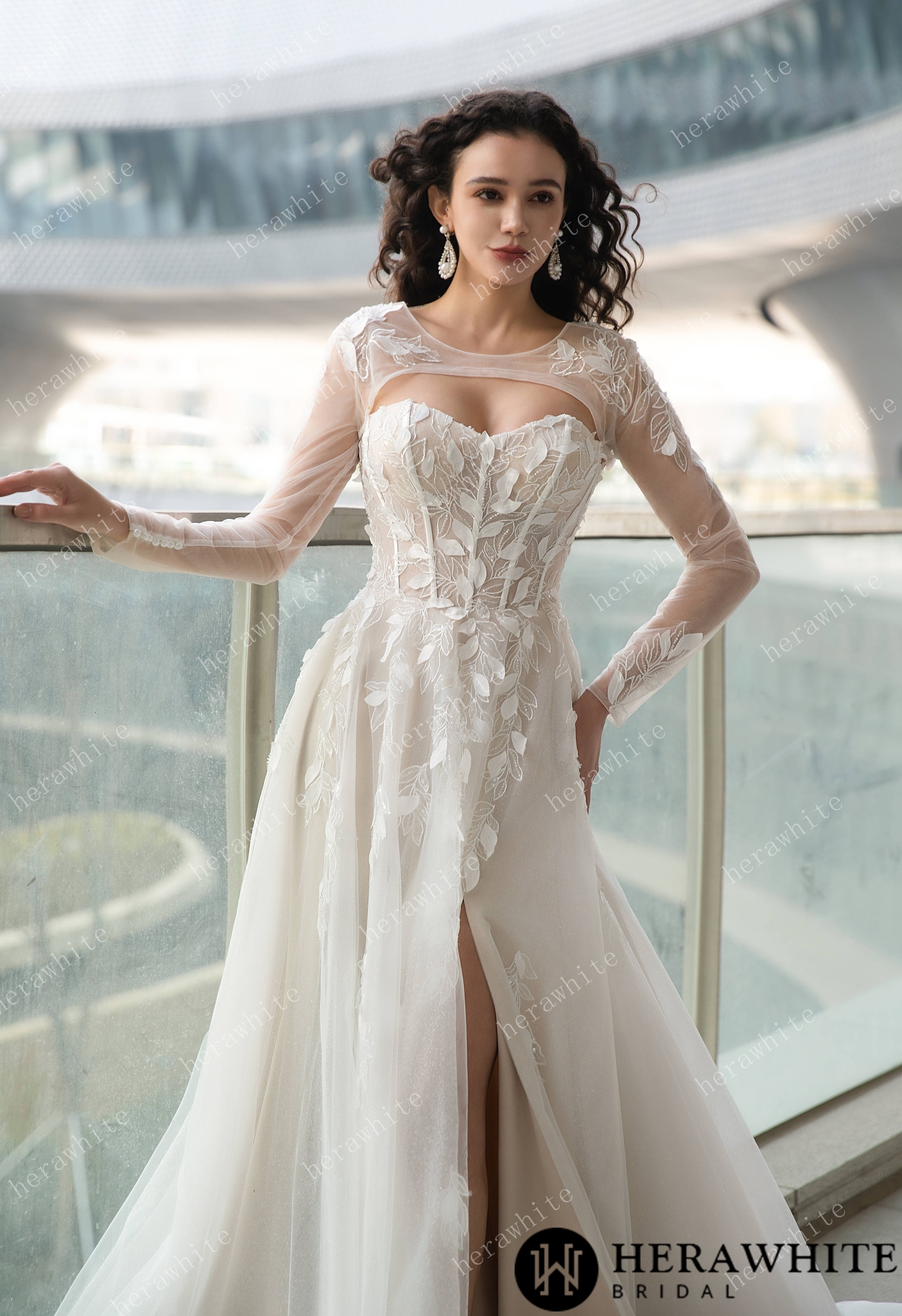 In Stock/ Sweetheart Lace Appliqué Wedding Gown with High-Slit A-Line Skirt