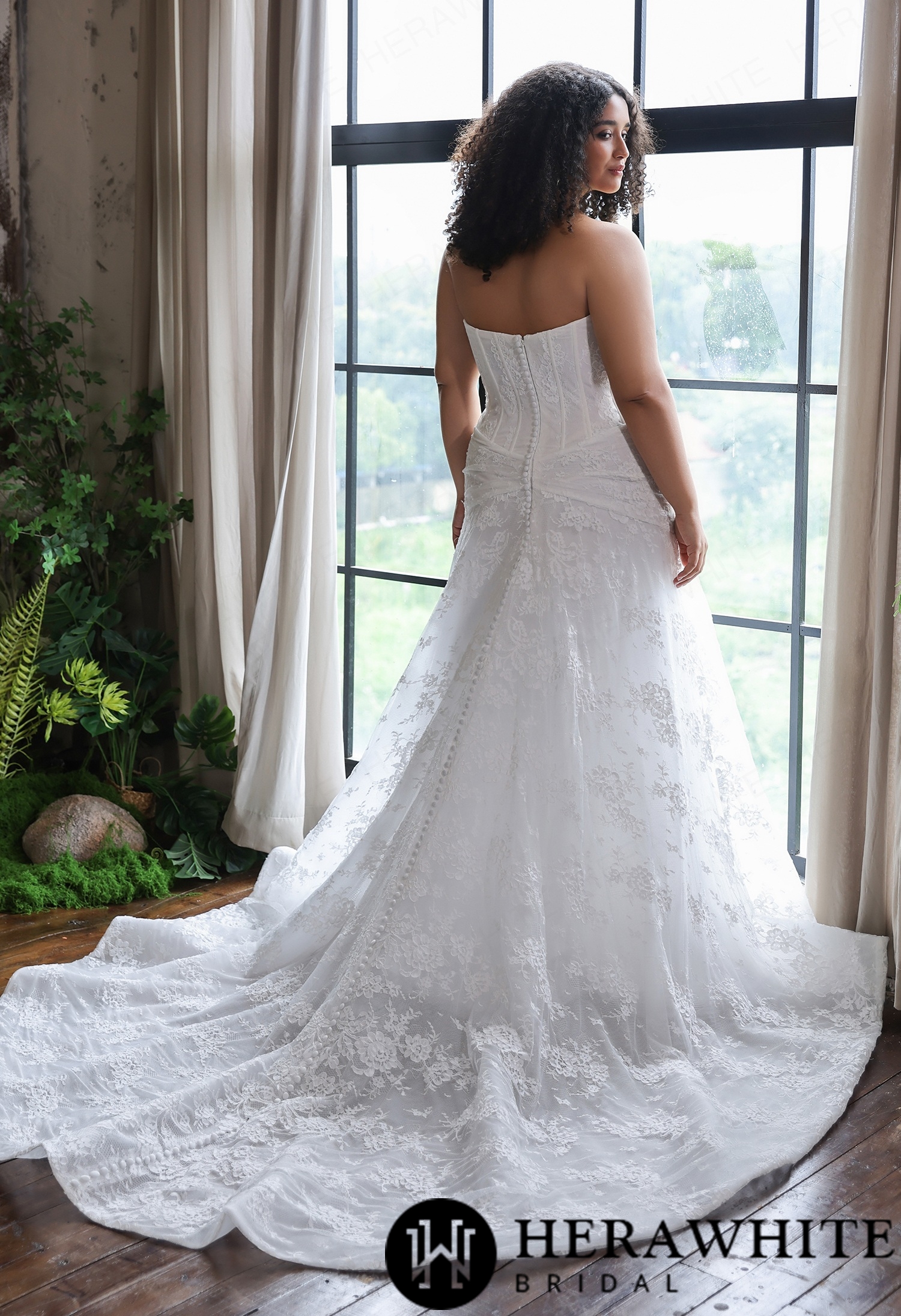 Romantic Strapless Curve Chantilly Lace Dress With Flowing Tulle Cape