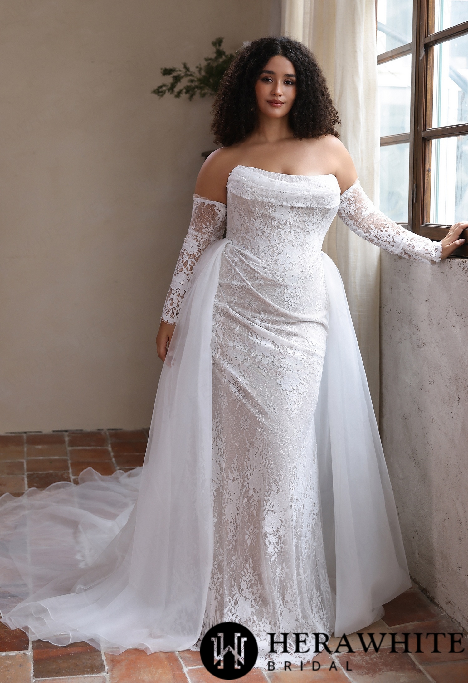 Romantic Plus Size Strapless Chantilly Lace Mermaid Wedding Dress