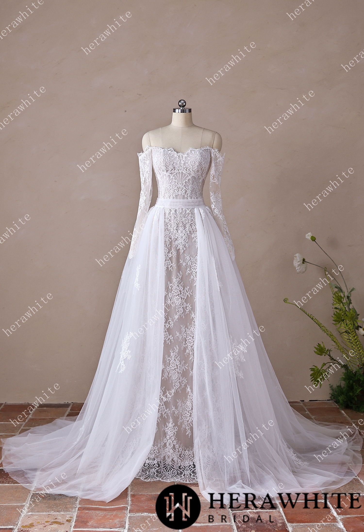 In Stock/ Irregular Neckline Symmetric Lace Off-the-Shoulder Long-Sleeve Bridal Gown with Detachable Tulle Over Skirt