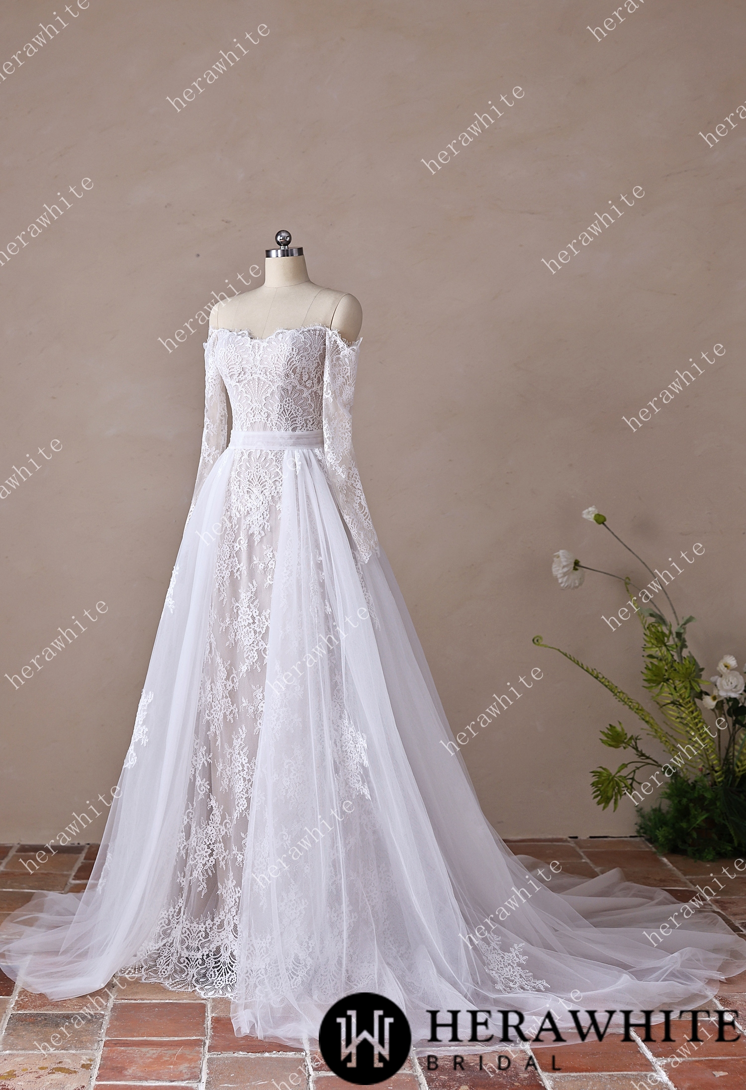 In Stock/ Irregular Neckline Symmetric Lace Off-the-Shoulder Long-Sleeve Bridal Gown with Detachable Tulle Over Skirt