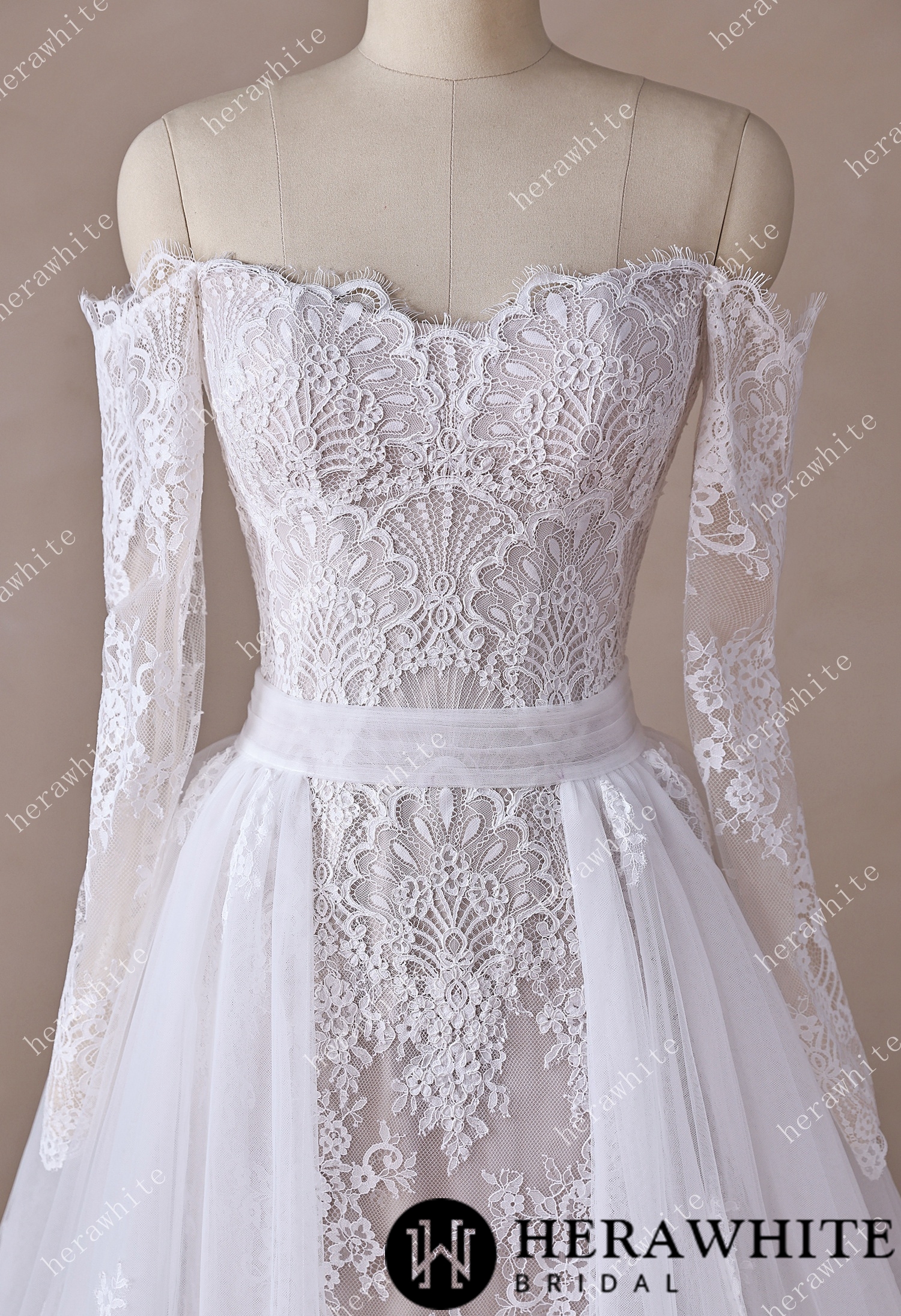 In Stock/ Irregular Neckline Symmetric Lace Off-the-Shoulder Long-Sleeve Bridal Gown with Detachable Tulle Over Skirt