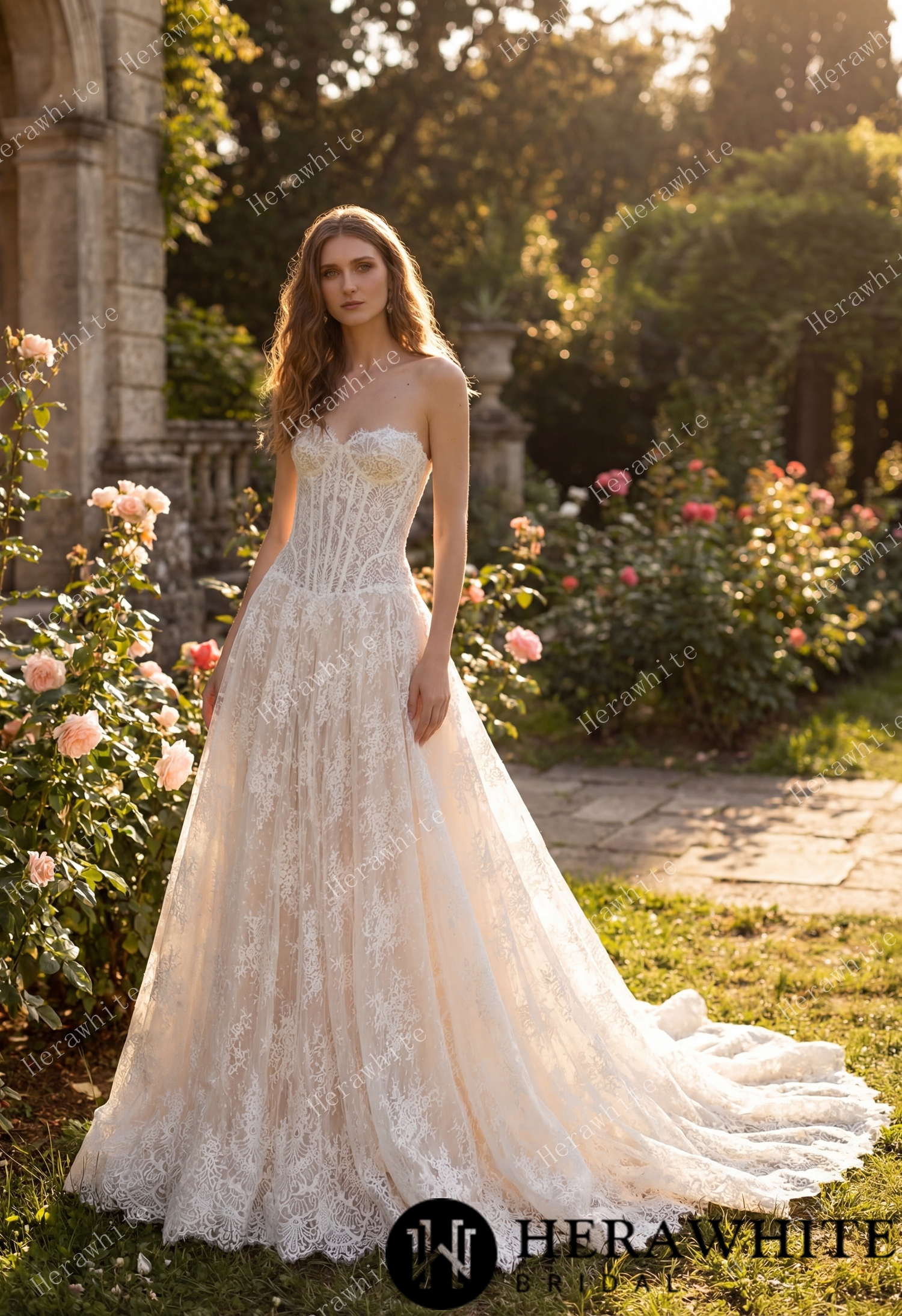 In Stock/ Strapless Sweetheart Chantilly Lace Wedding Gown