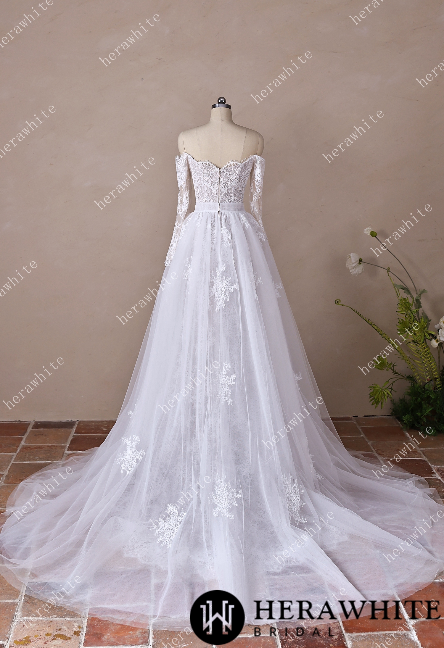 In Stock/ Irregular Neckline Symmetric Lace Off-the-Shoulder Long-Sleeve Bridal Gown with Detachable Tulle Over Skirt