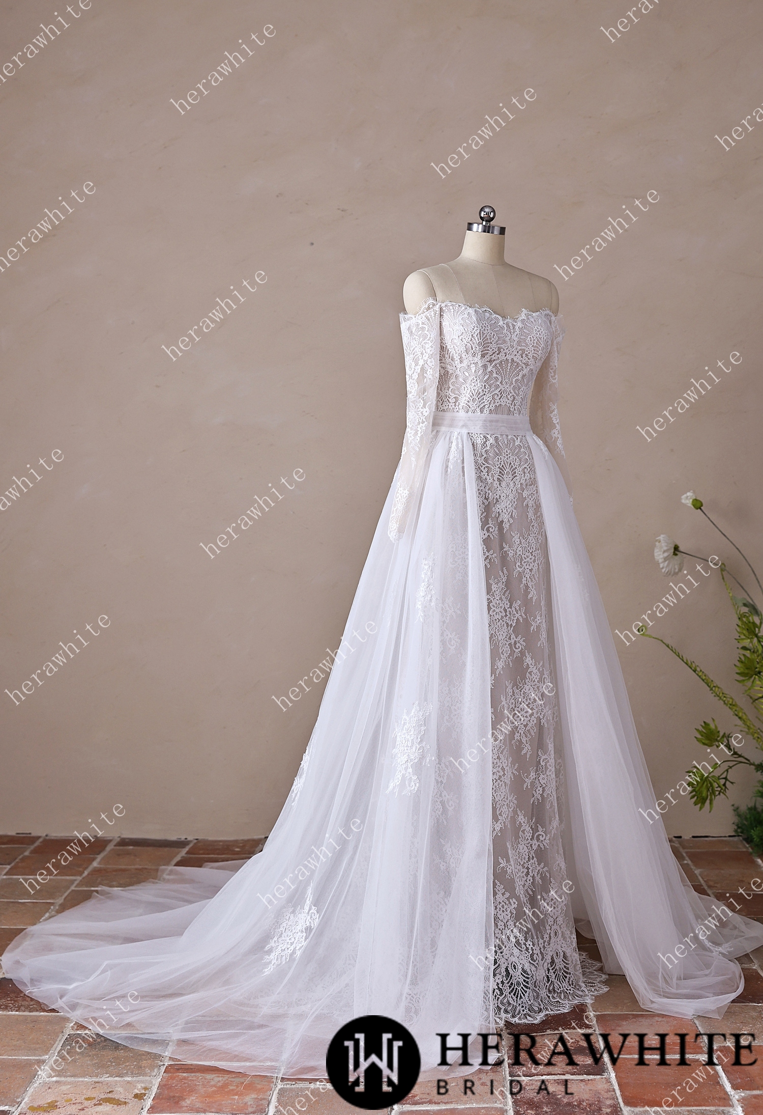 In Stock/ Irregular Neckline Symmetric Lace Off-the-Shoulder Long-Sleeve Bridal Gown with Detachable Tulle Over Skirt