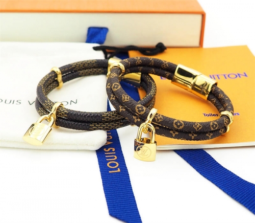 Wholesale Top quality fashion bracelet with box #8178