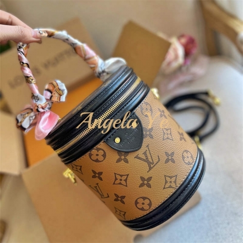 Top quality Bag Handbag with box size:16*15*16cm #11259