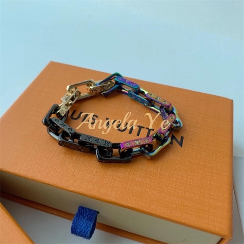 Wholesale fashion bracelet with box LOV #18109