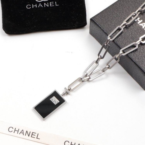 C.h.a.n.e.l. Sweater Chain 011