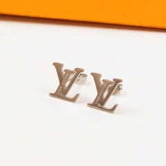 L.V. Earring 057