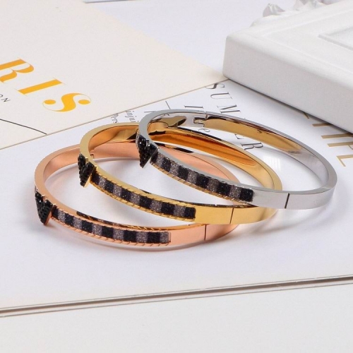 L.V. Bangle 101