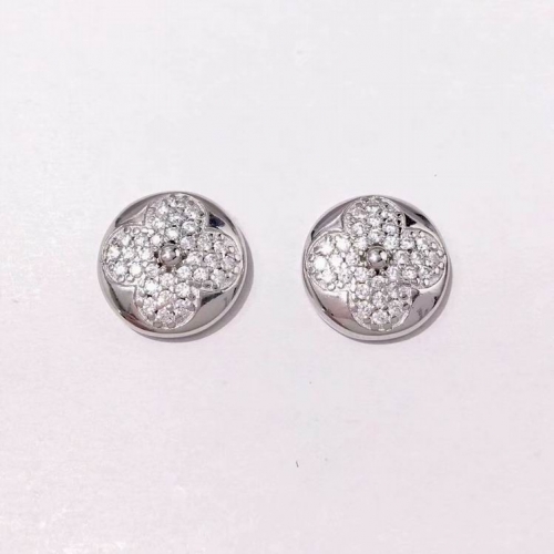 L.V. Earring 024