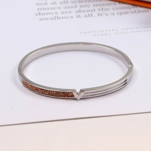 L.V. Bangle 064