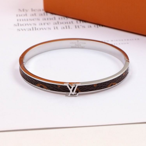 L.V. Bangle 068