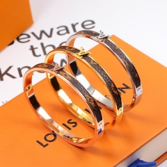 L.V. Bangle 072