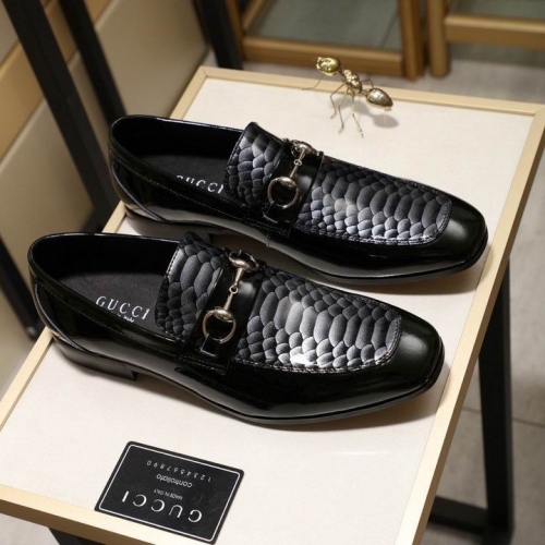 GUCCI Leather Shoes Men 051