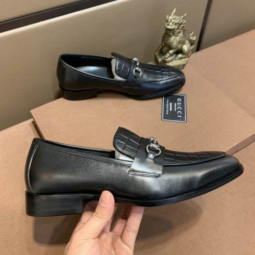 GUCCI Leather Shoes Men 140