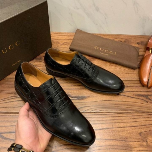 GUCCI Leather Shoes Men 084