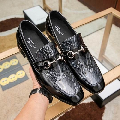 GUCCI Leather Shoes Men 065