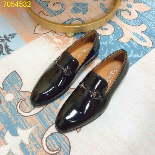 GUCCI Leather Shoes Men 041