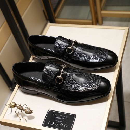 GUCCI Leather Shoes Men 050