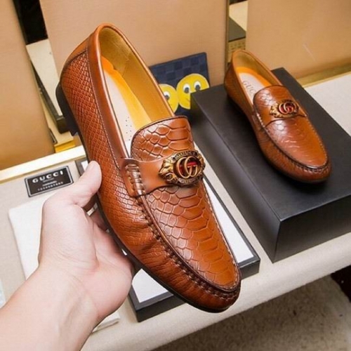 GUCCI Leather Shoes Men 070
