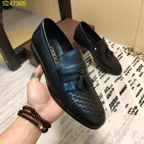 GUCCI Leather Shoes Men 026