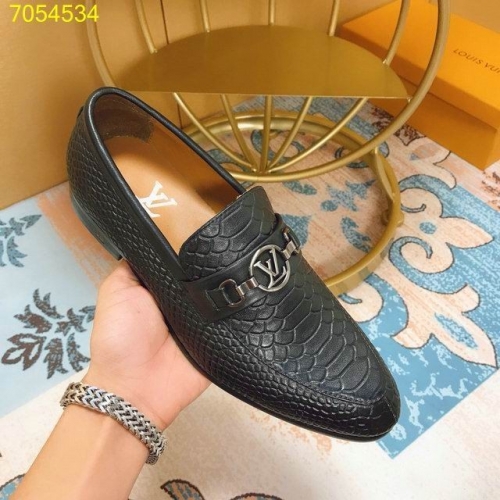 LV Leather Shoes Men 042