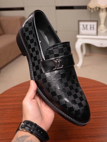 LV Leather Shoes Men 220