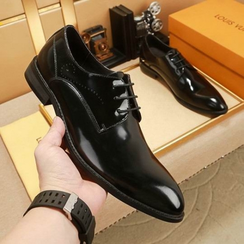 LV Leather Shoes Men 098