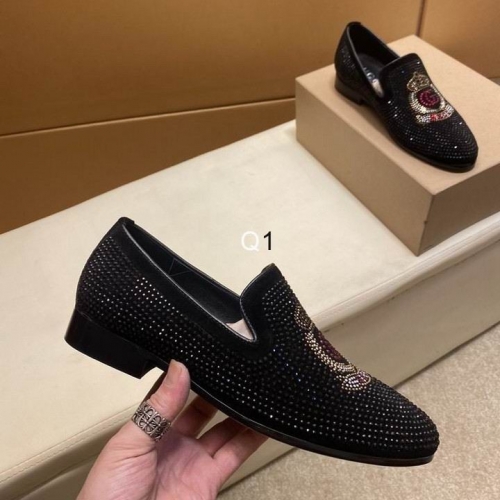 GUCCI Casual Shoes 1050