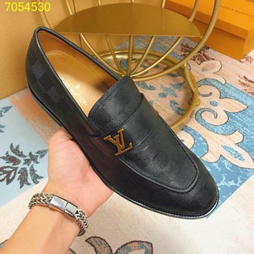 LV Leather Shoes Men 040