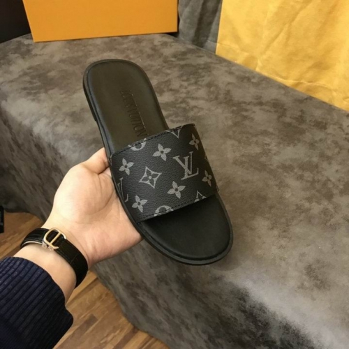 LV Slippers Men 308