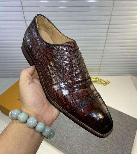 LV Leather Shoes Men 261