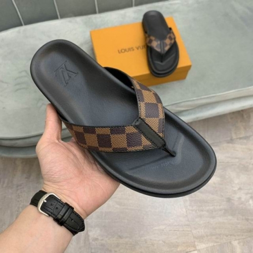 LV Slippers Men 426