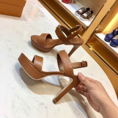 LV Slippers Women 052