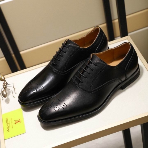 LV Leather Shoes Men 059