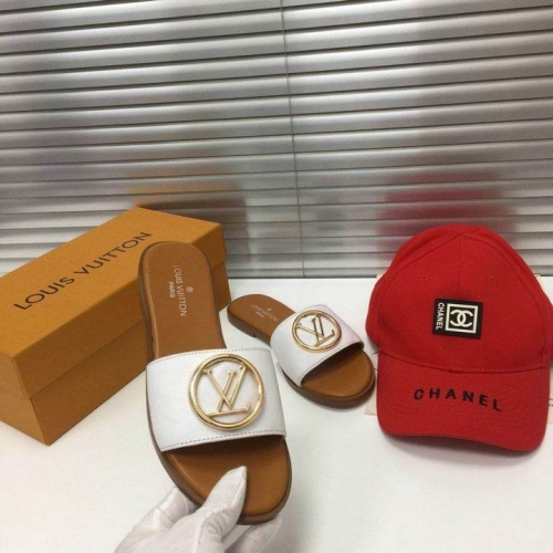 LV Slippers Women 084