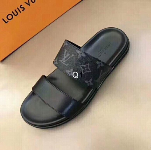 LV Slippers Men 471