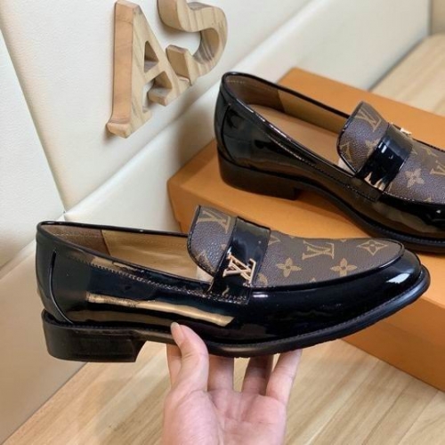 LV Leather Shoes Men 277