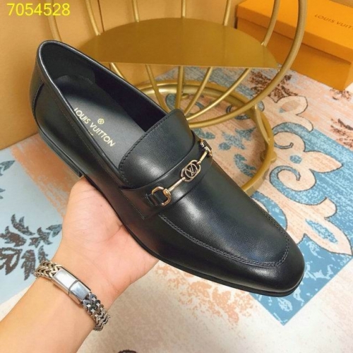 LV Leather Shoes Men 037