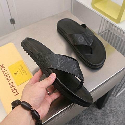 LV Slippers Men 102