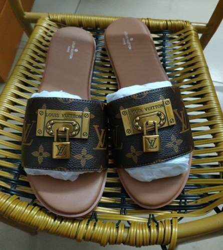 LV Slippers Women 160