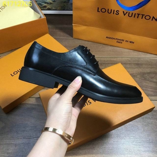 LV Leather Shoes Men 018
