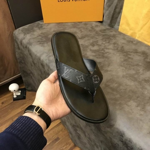 LV Slippers Men 309