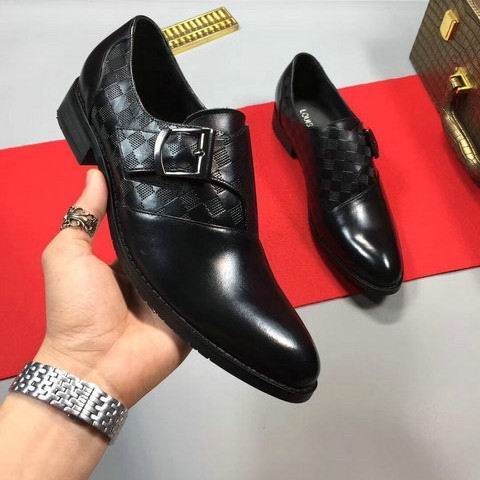 LV Leather Shoes Men 017