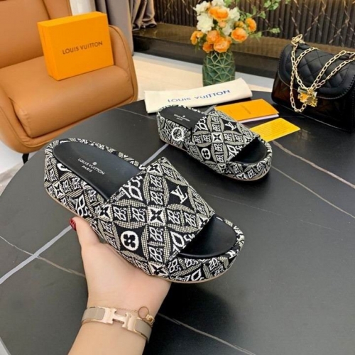 LV Slippers Women 002